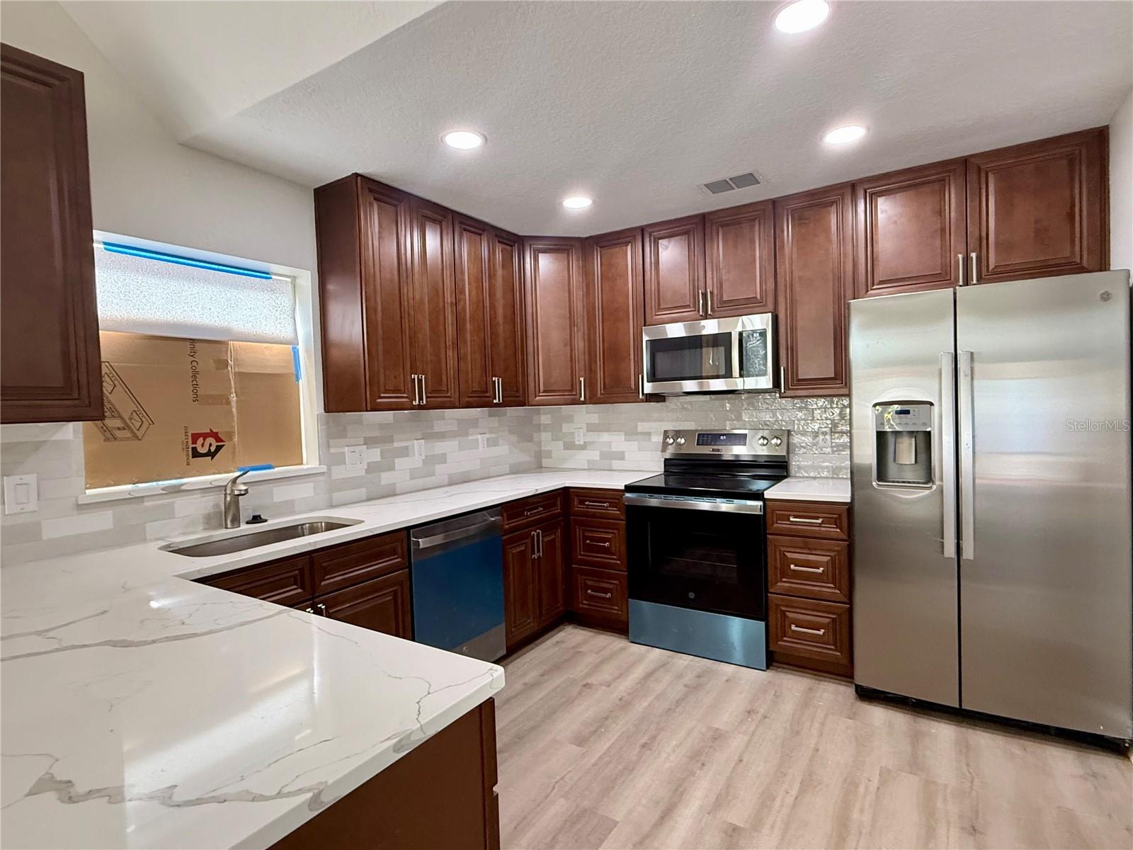 Listing photo id 3 for 1760 Stafford Springs Boulevard