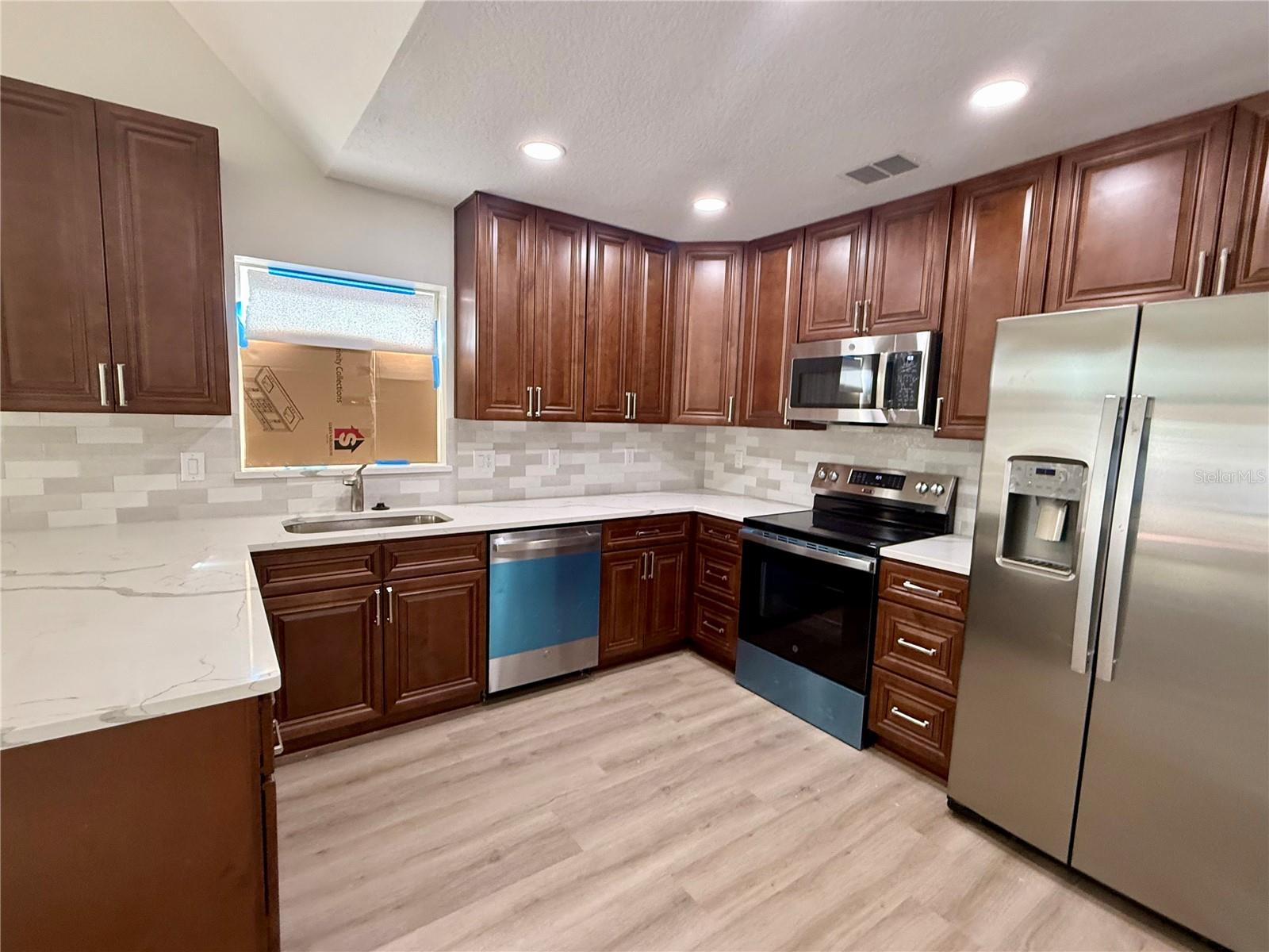 Listing photo id 4 for 1760 Stafford Springs Boulevard