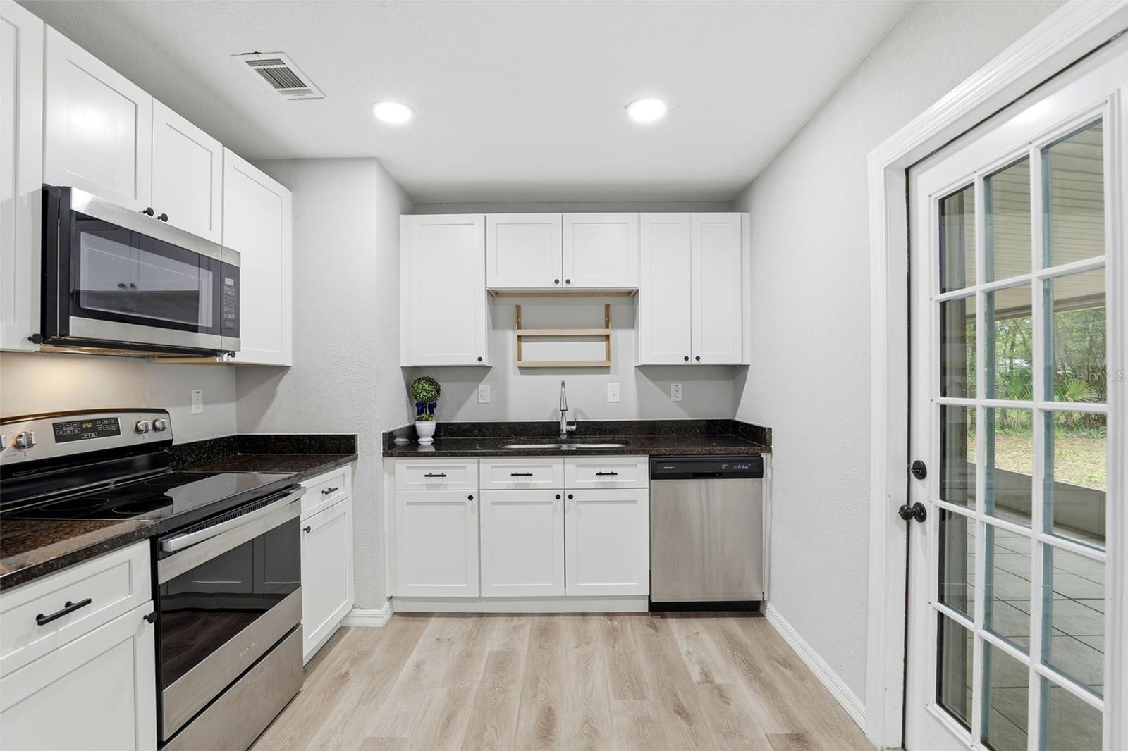 Image 10 of 36 For 1515 Elliott Street