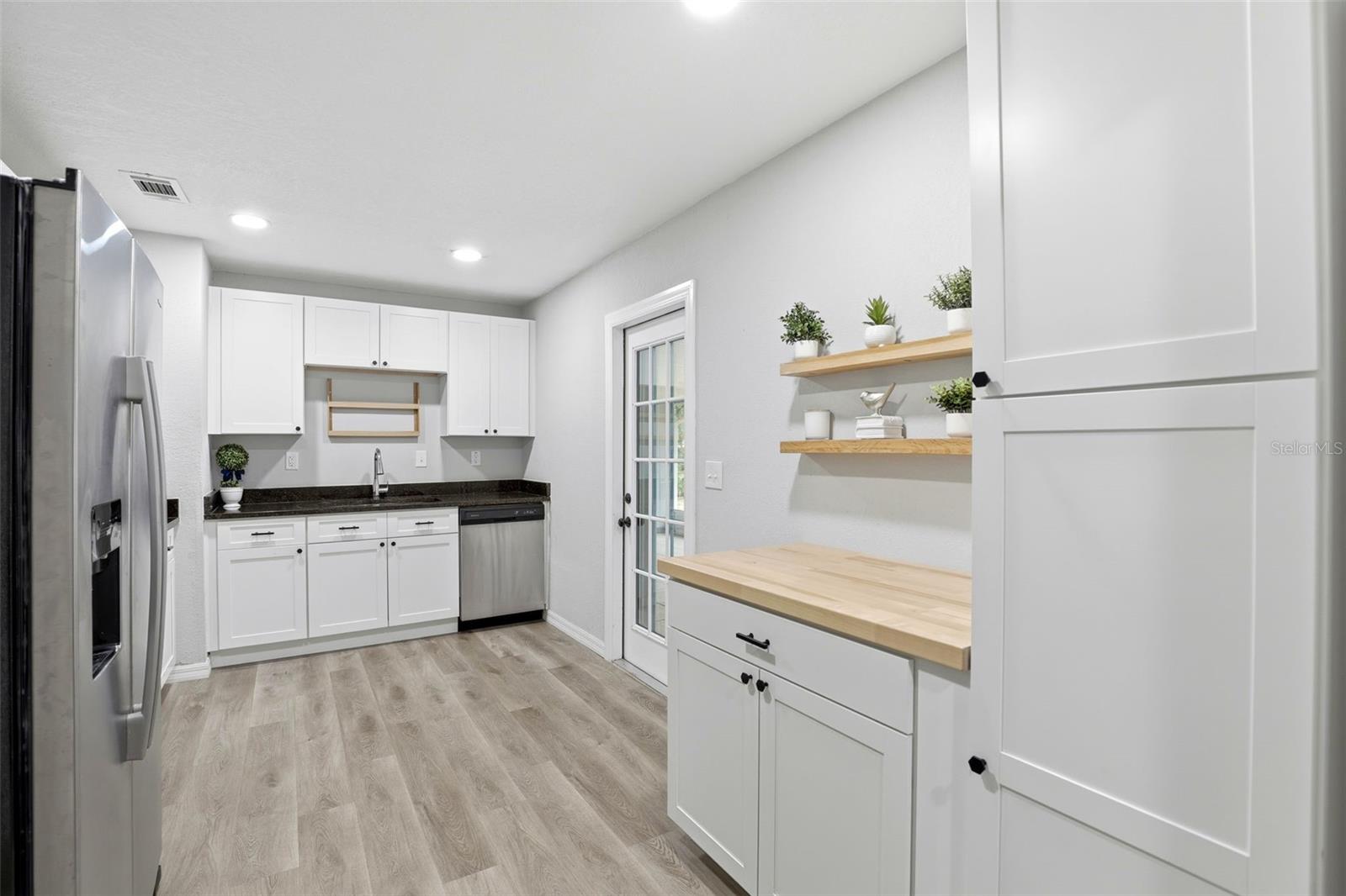 Image 9 of 36 For 1515 Elliott Street