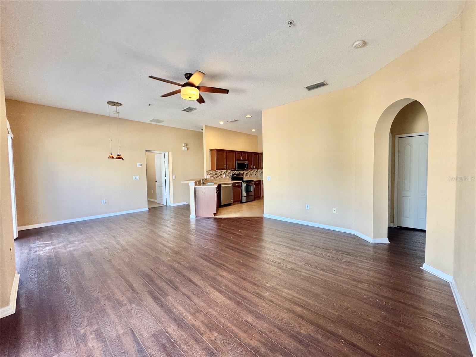 Image 4 of 17 For 6464 Goldenrod Road 32a