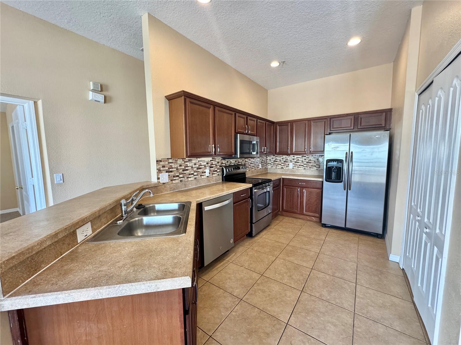 Image 6 of 17 For 6464 Goldenrod Road 32a