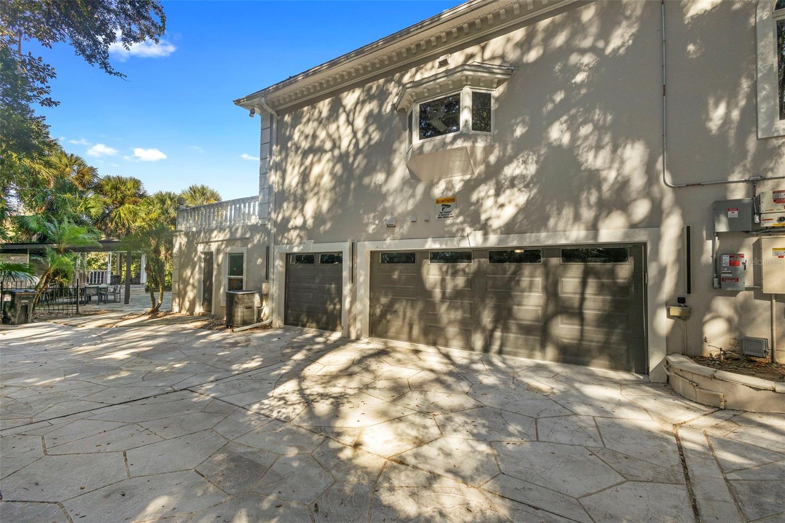 Listing photo id 9 for 1126 Brownshire Court