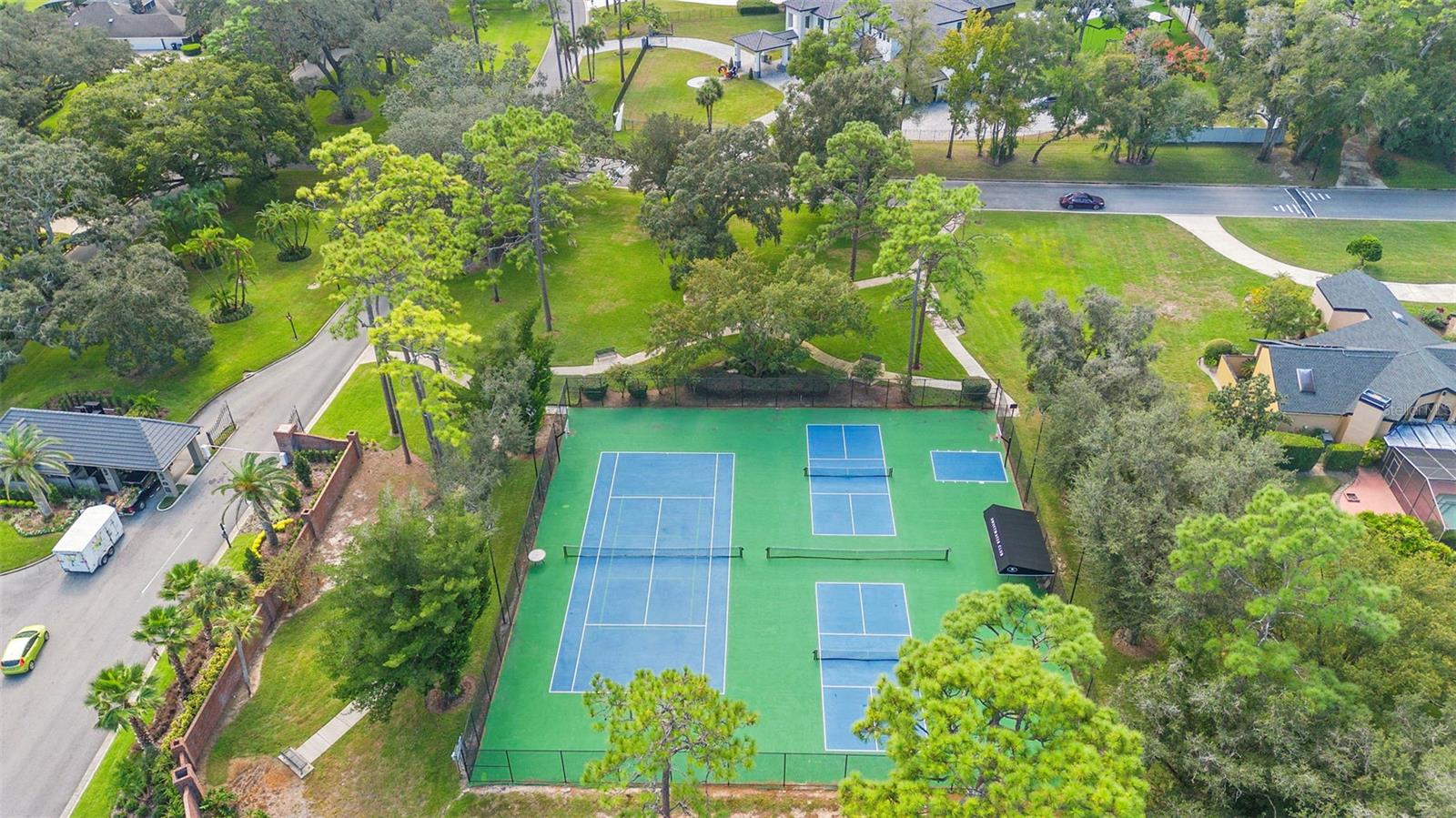 Listing photo id 11 for 1126 Brownshire Court