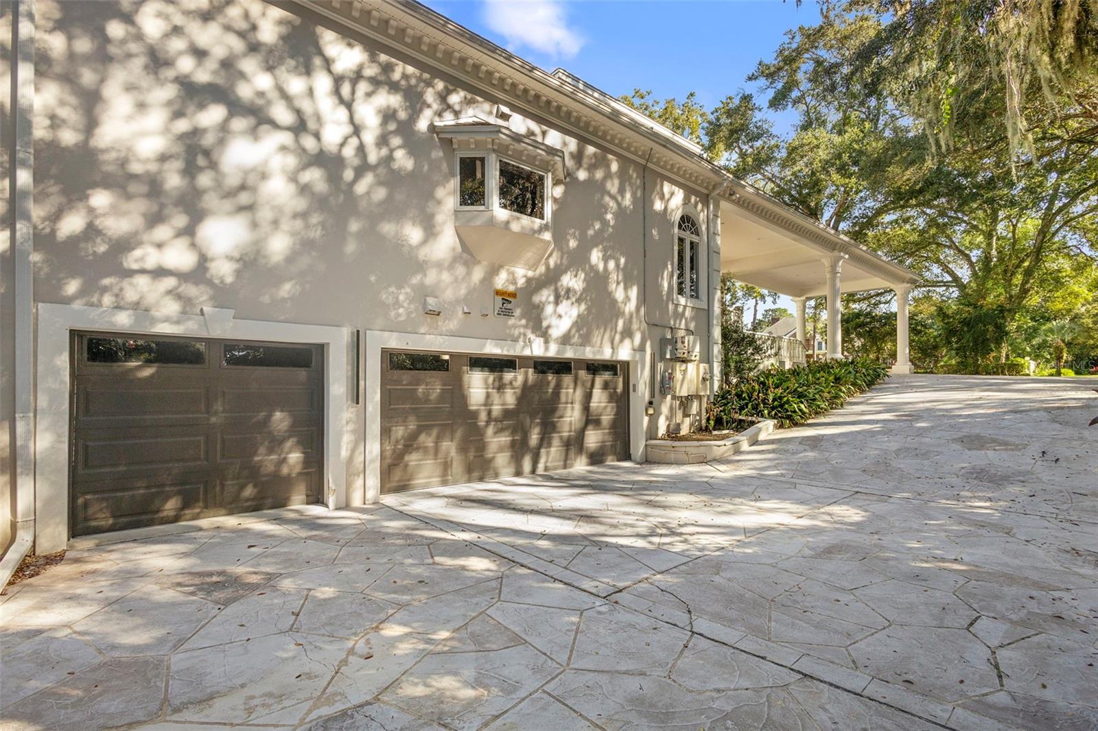 Listing photo id 12 for 1126 Brownshire Court