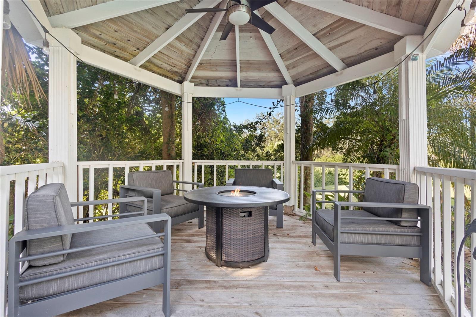 Listing photo id 15 for 1126 Brownshire Court