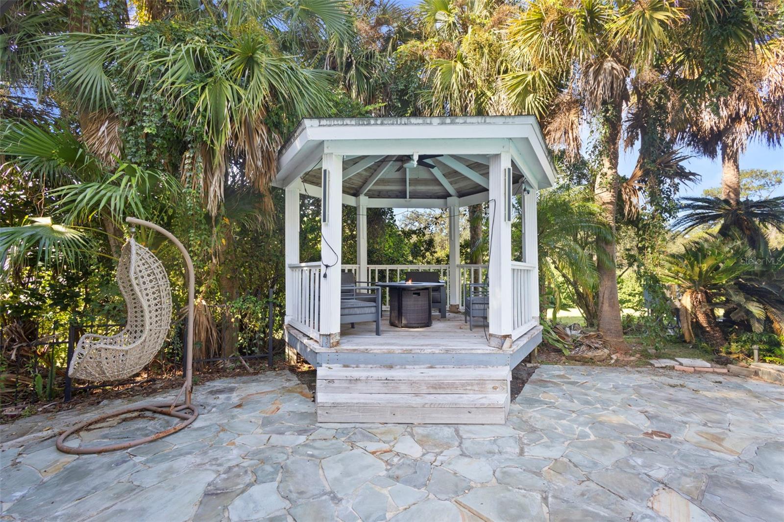 Listing photo id 16 for 1126 Brownshire Court