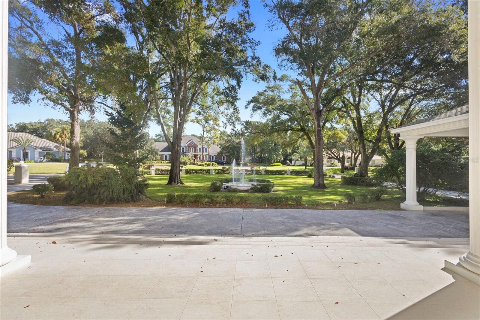 Listing photo id 17 for 1126 Brownshire Court