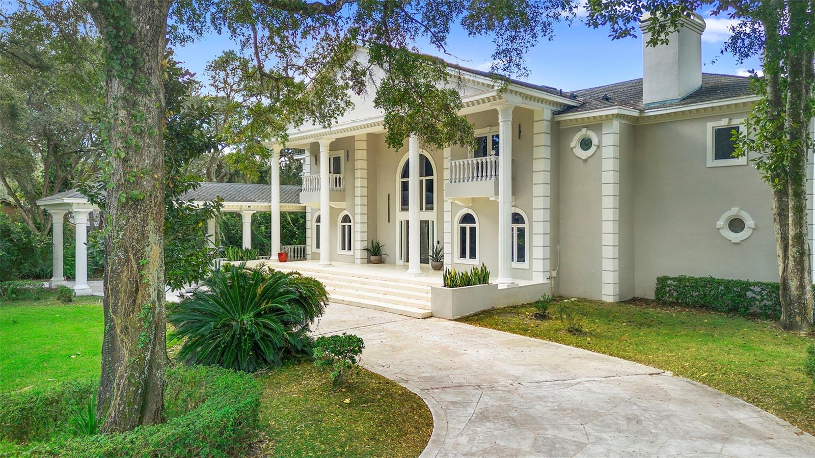 Listing photo id 0 for 1126 Brownshire Court