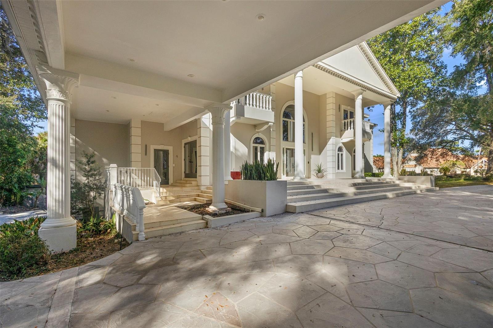 Listing photo id 18 for 1126 Brownshire Court