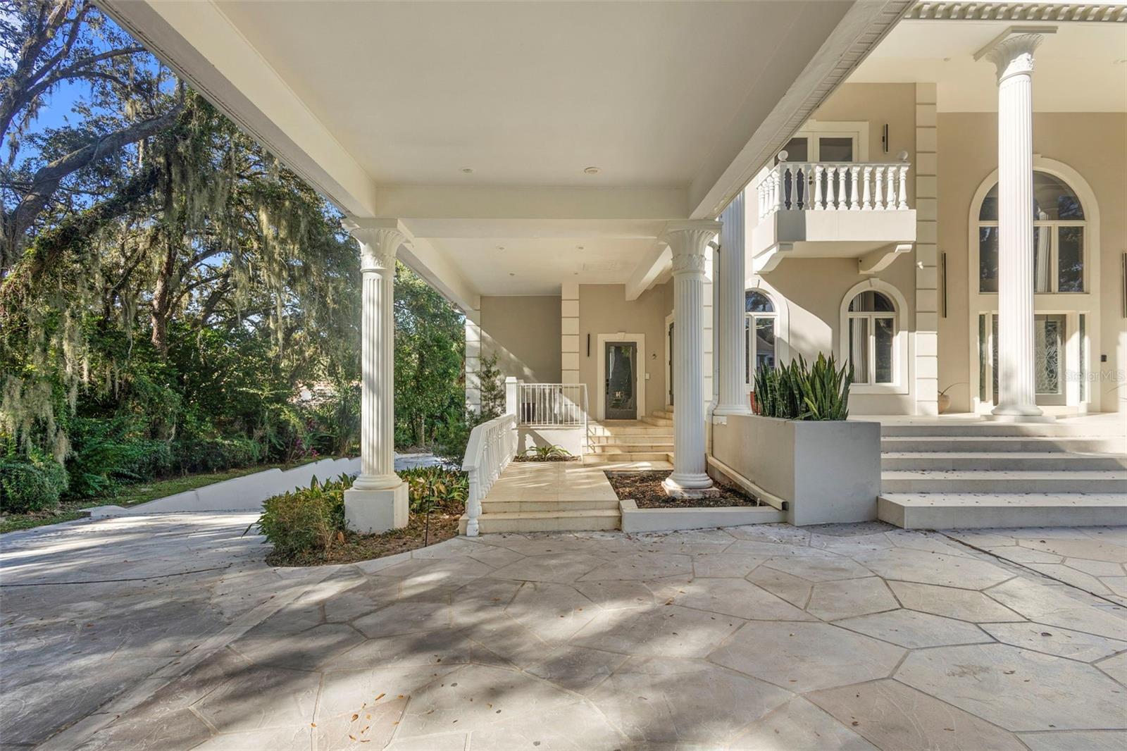 Listing photo id 24 for 1126 Brownshire Court