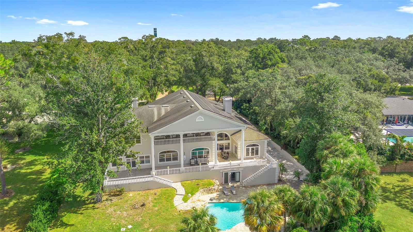 Listing photo id 1 for 1126 Brownshire Court