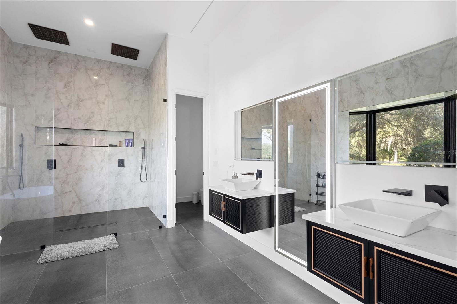 Listing photo id 34 for 1126 Brownshire Court