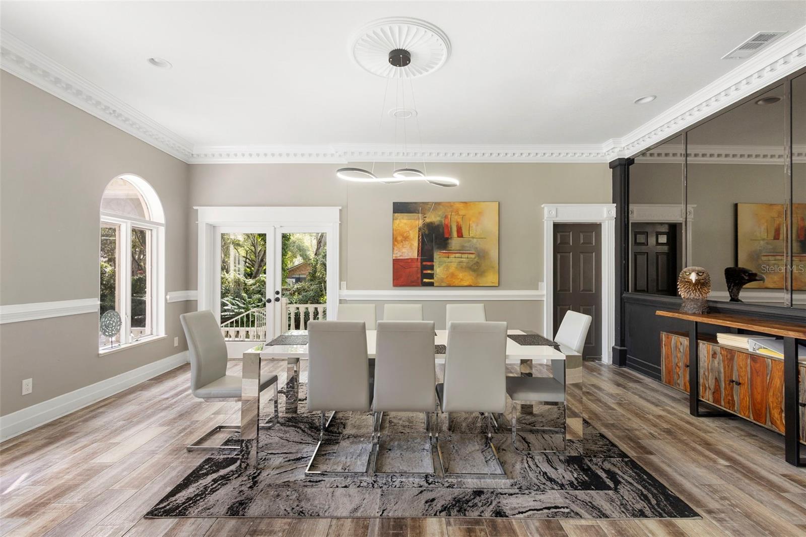 Listing photo id 37 for 1126 Brownshire Court