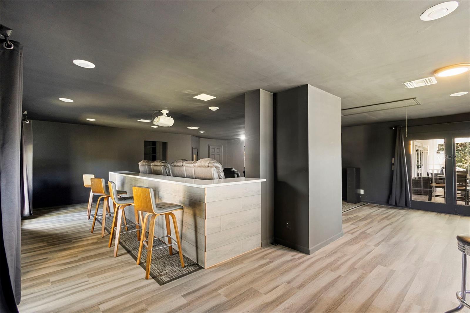 Listing photo id 41 for 1126 Brownshire Court