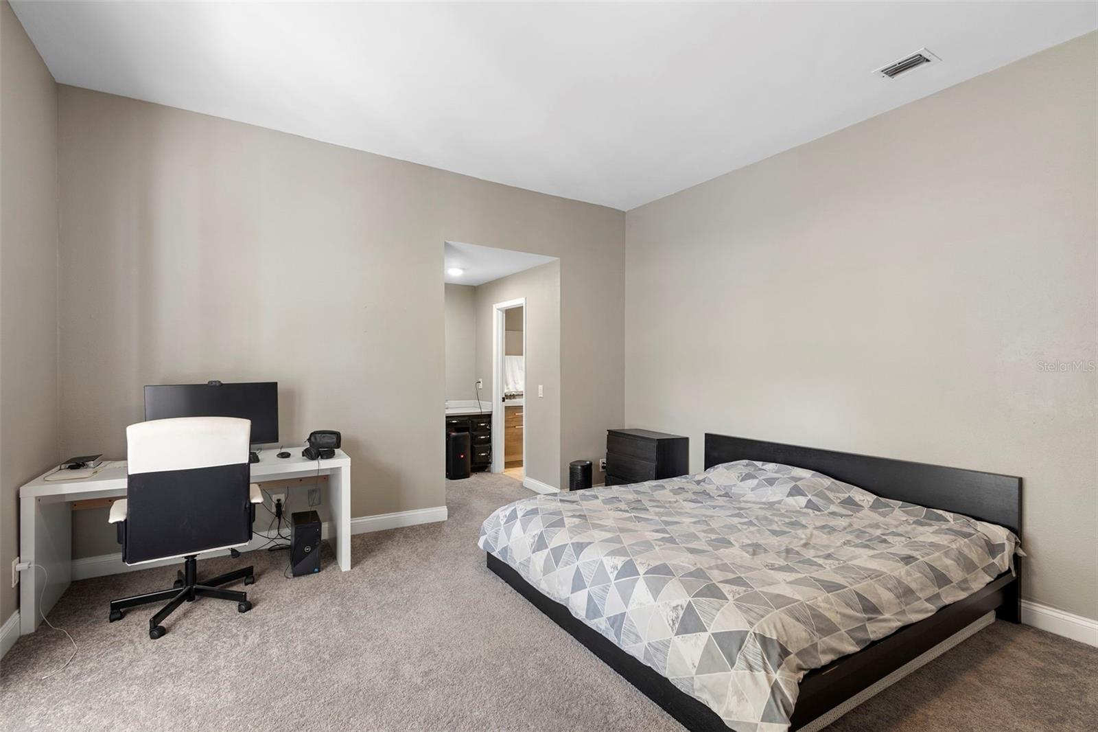 Listing photo id 49 for 1126 Brownshire Court