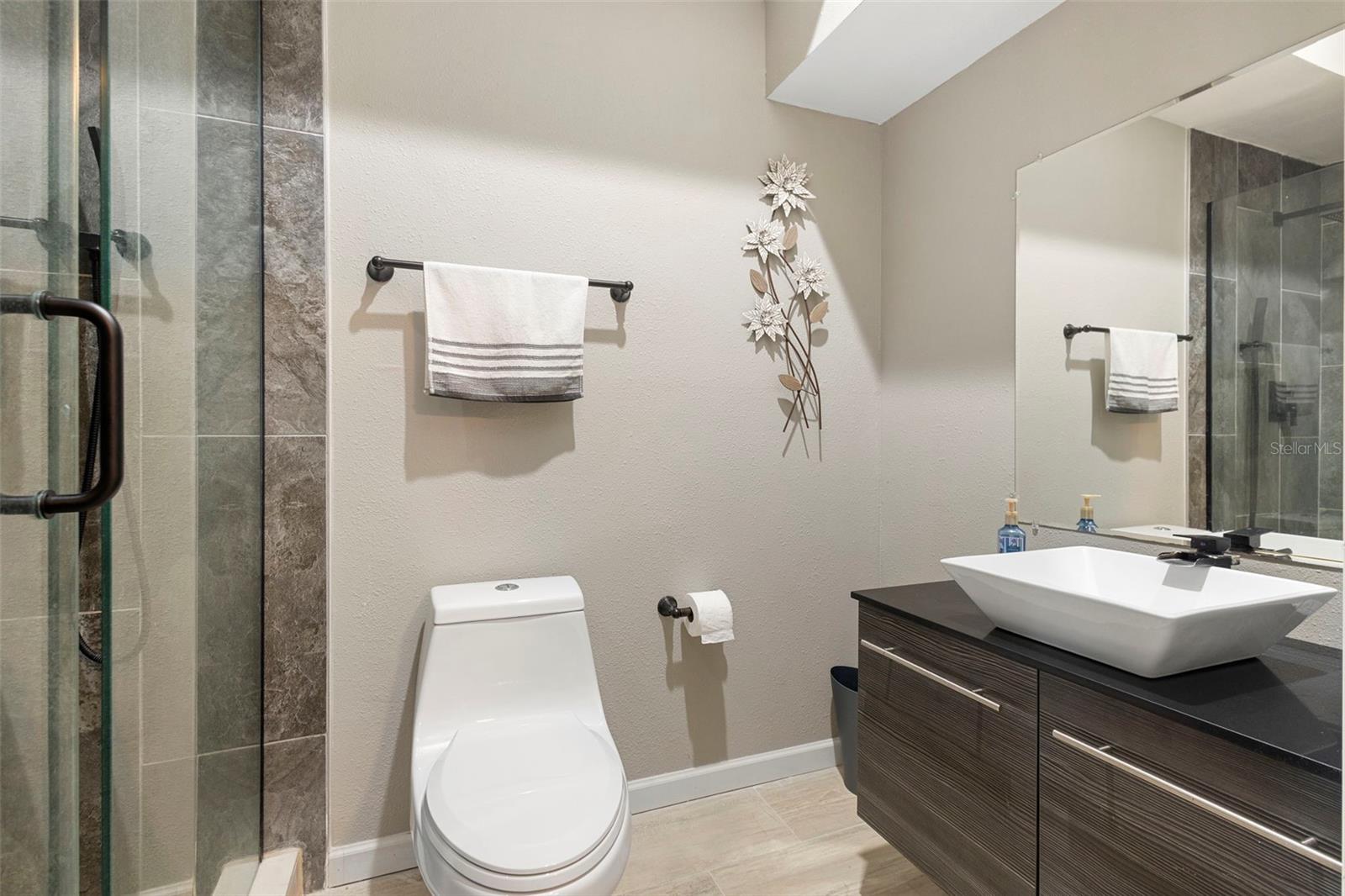 Listing photo id 53 for 1126 Brownshire Court