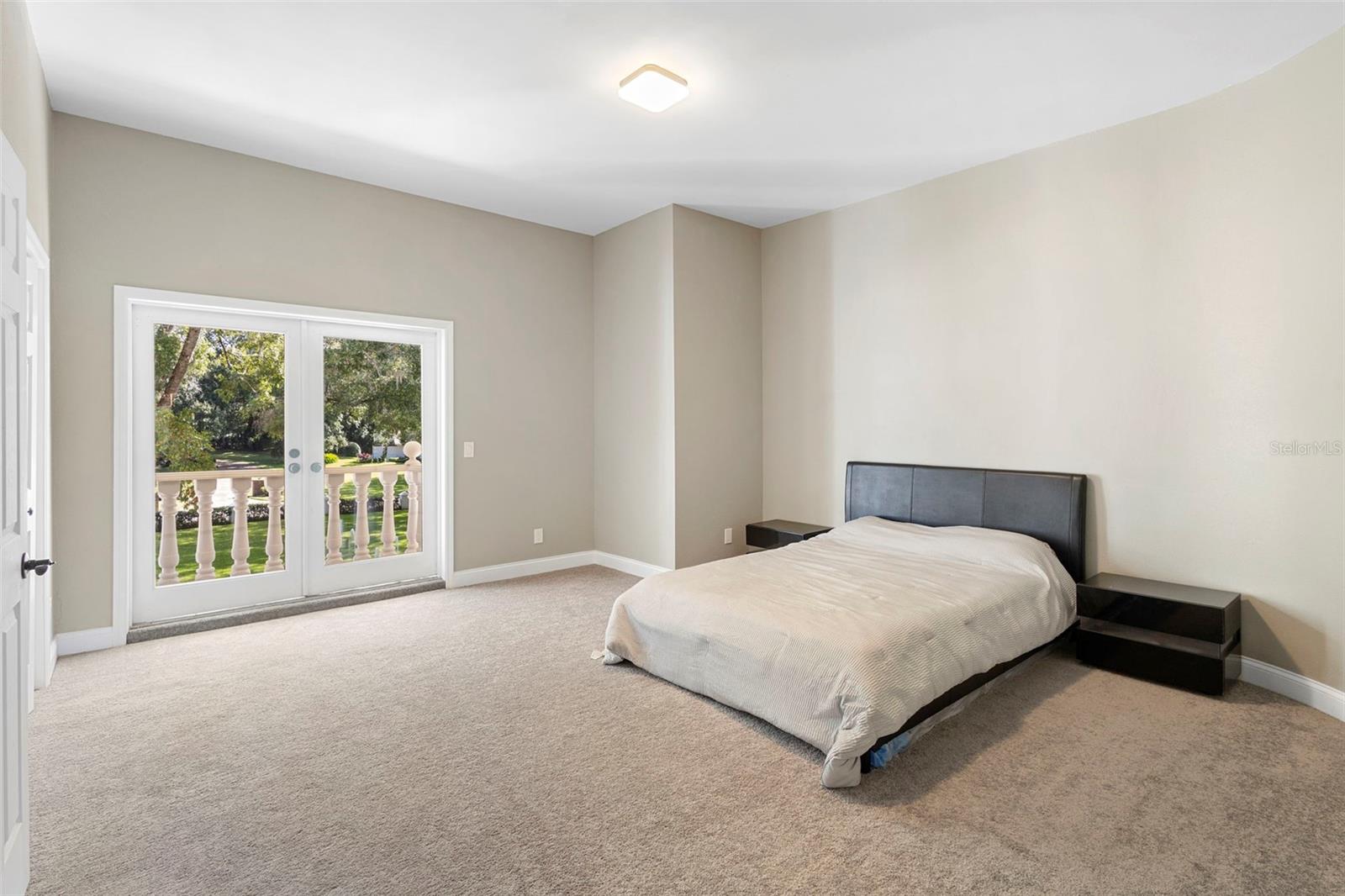 Listing photo id 54 for 1126 Brownshire Court