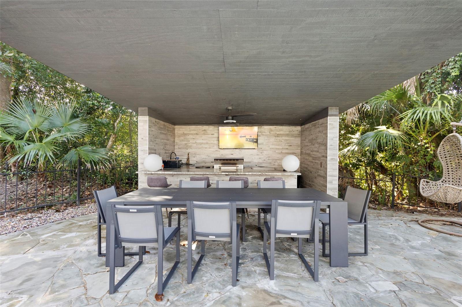 Listing photo id 55 for 1126 Brownshire Court