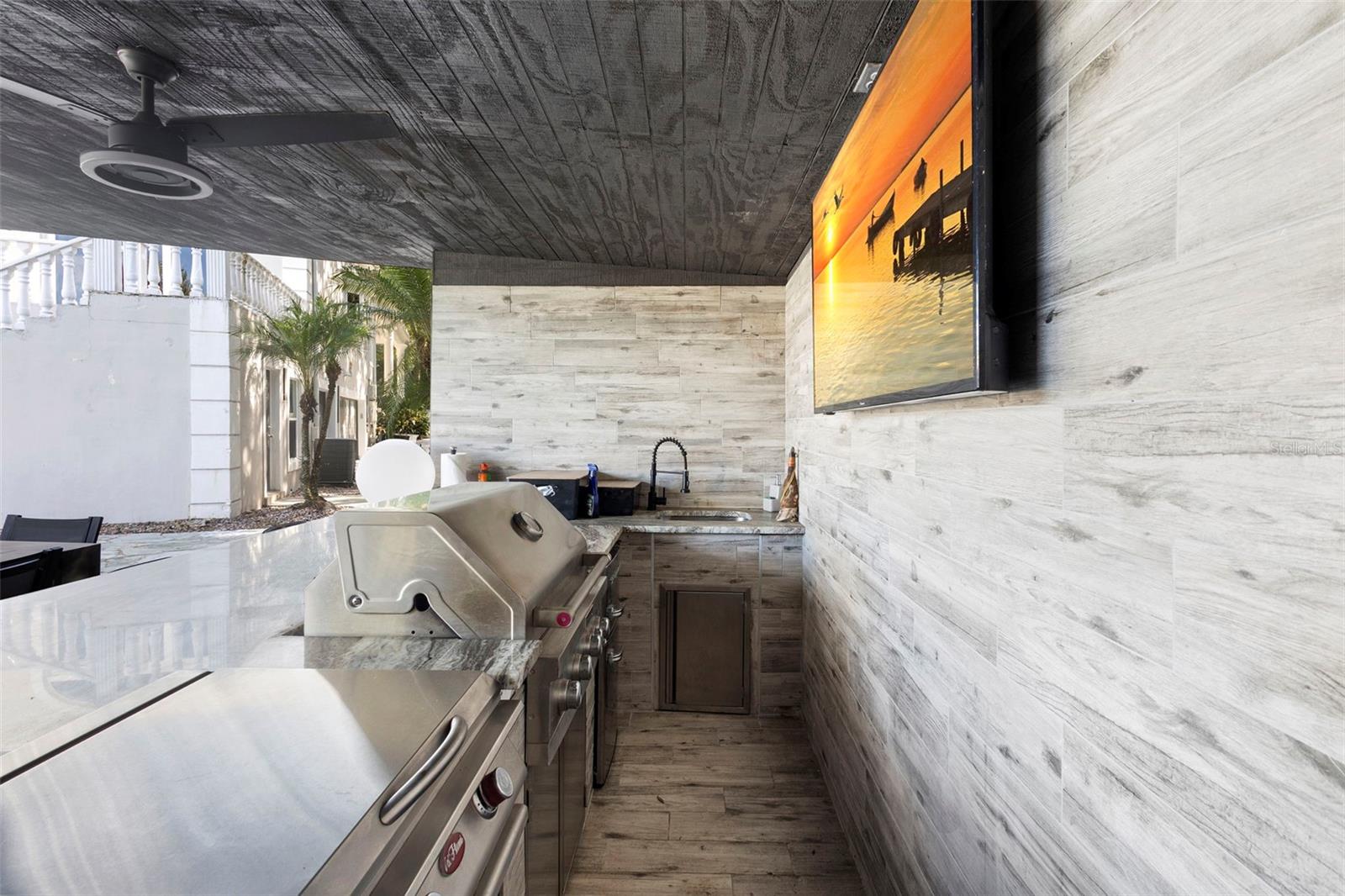 Listing photo id 57 for 1126 Brownshire Court