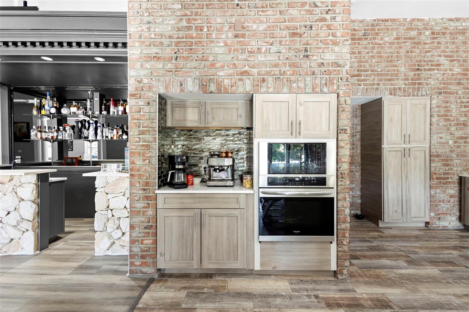 Listing photo id 58 for 1126 Brownshire Court