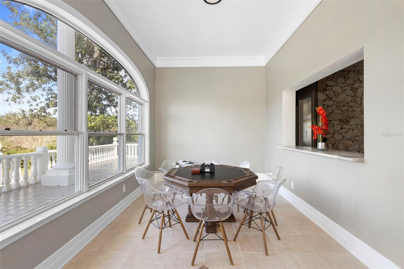 Listing photo id 60 for 1126 Brownshire Court