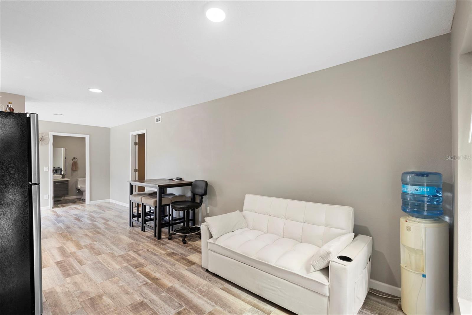 Listing photo id 64 for 1126 Brownshire Court