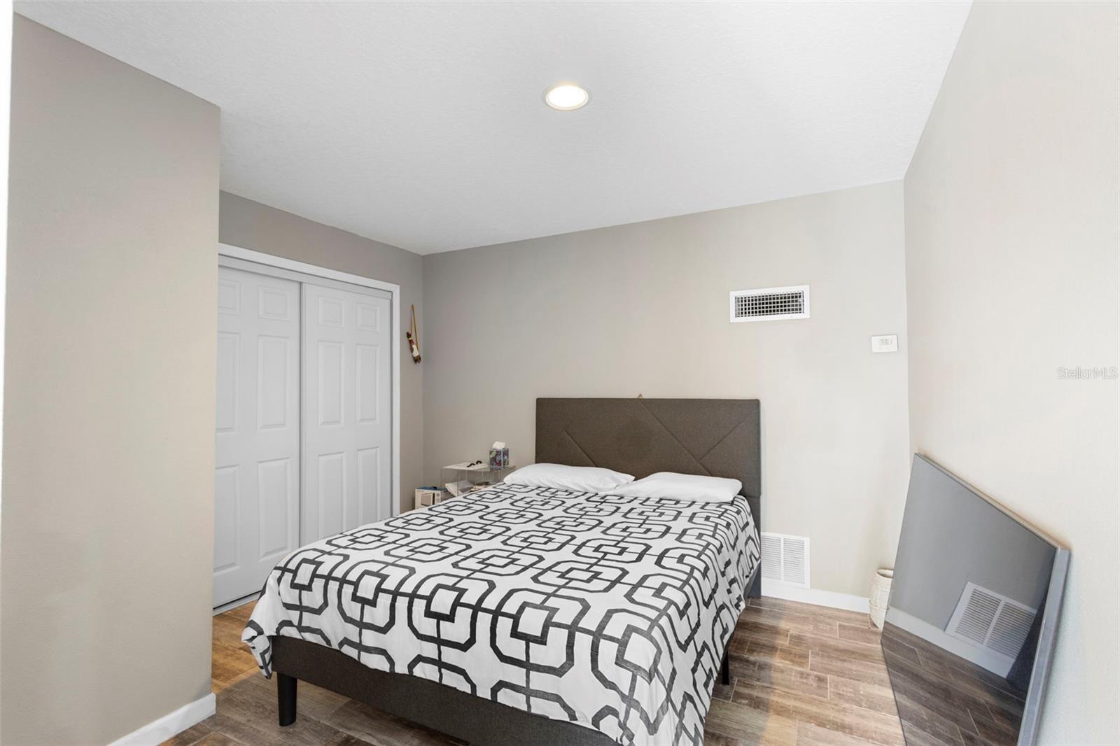 Listing photo id 66 for 1126 Brownshire Court