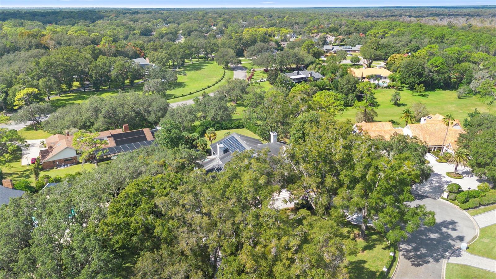 Listing photo id 5 for 1126 Brownshire Court