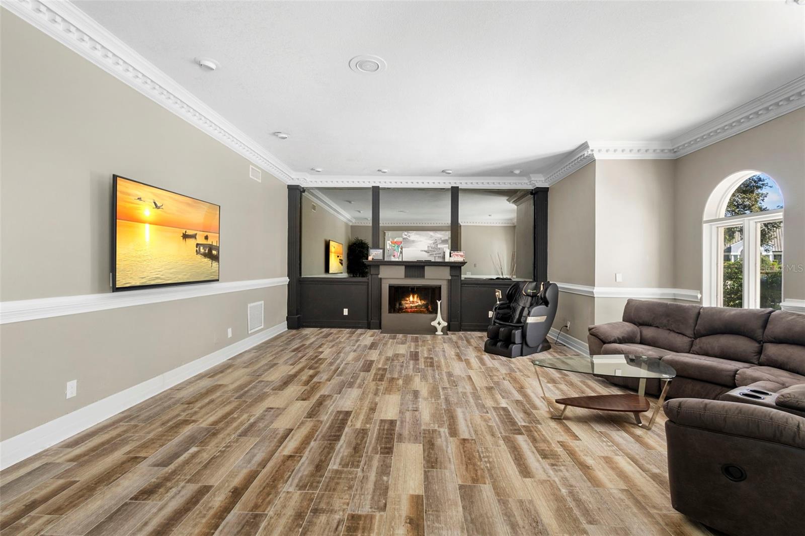 Listing photo id 75 for 1126 Brownshire Court