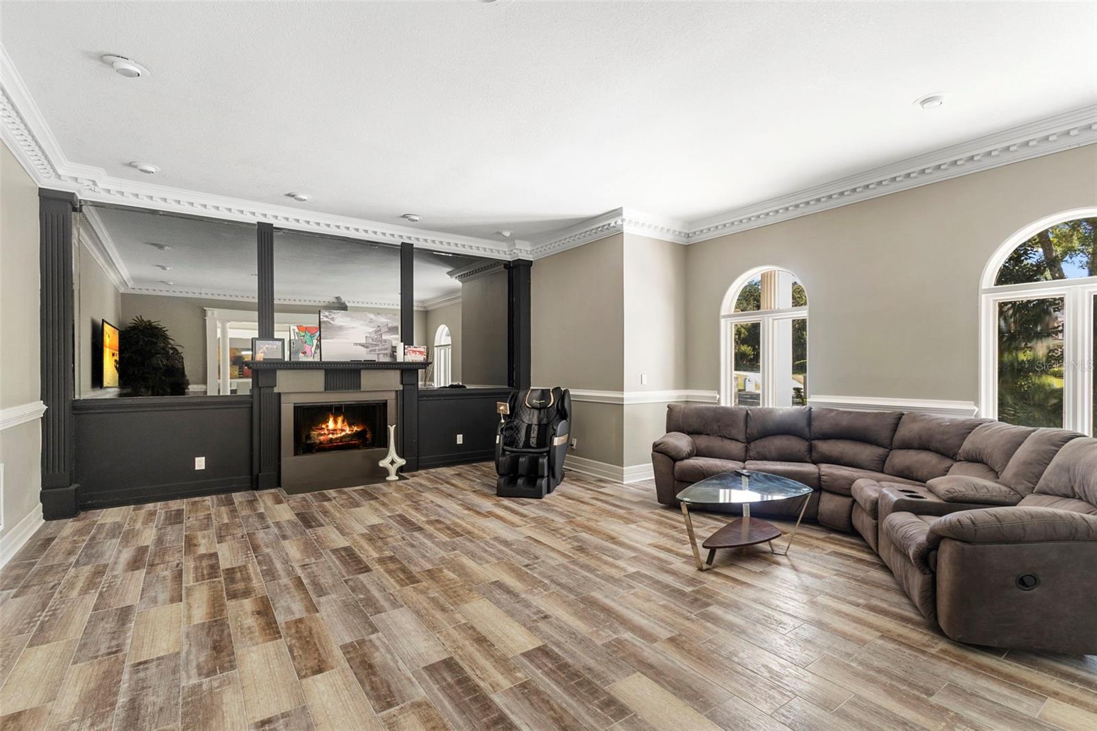 Listing photo id 76 for 1126 Brownshire Court