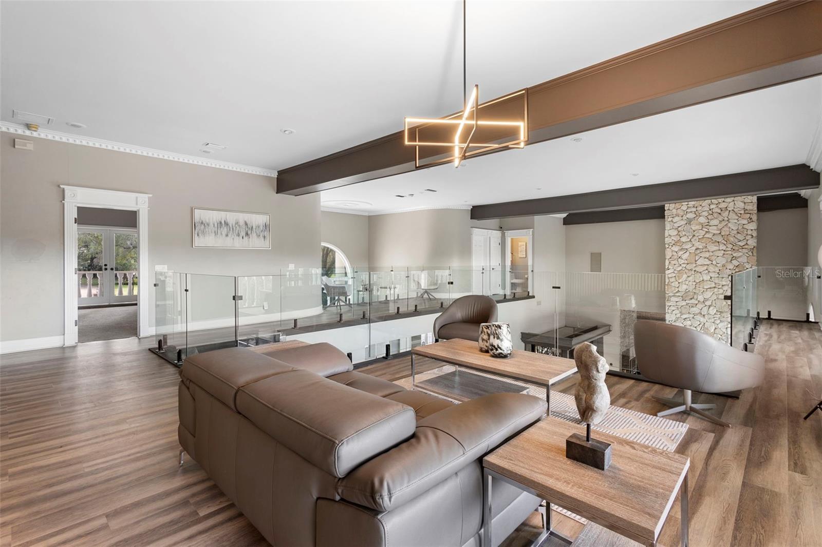 Listing photo id 79 for 1126 Brownshire Court