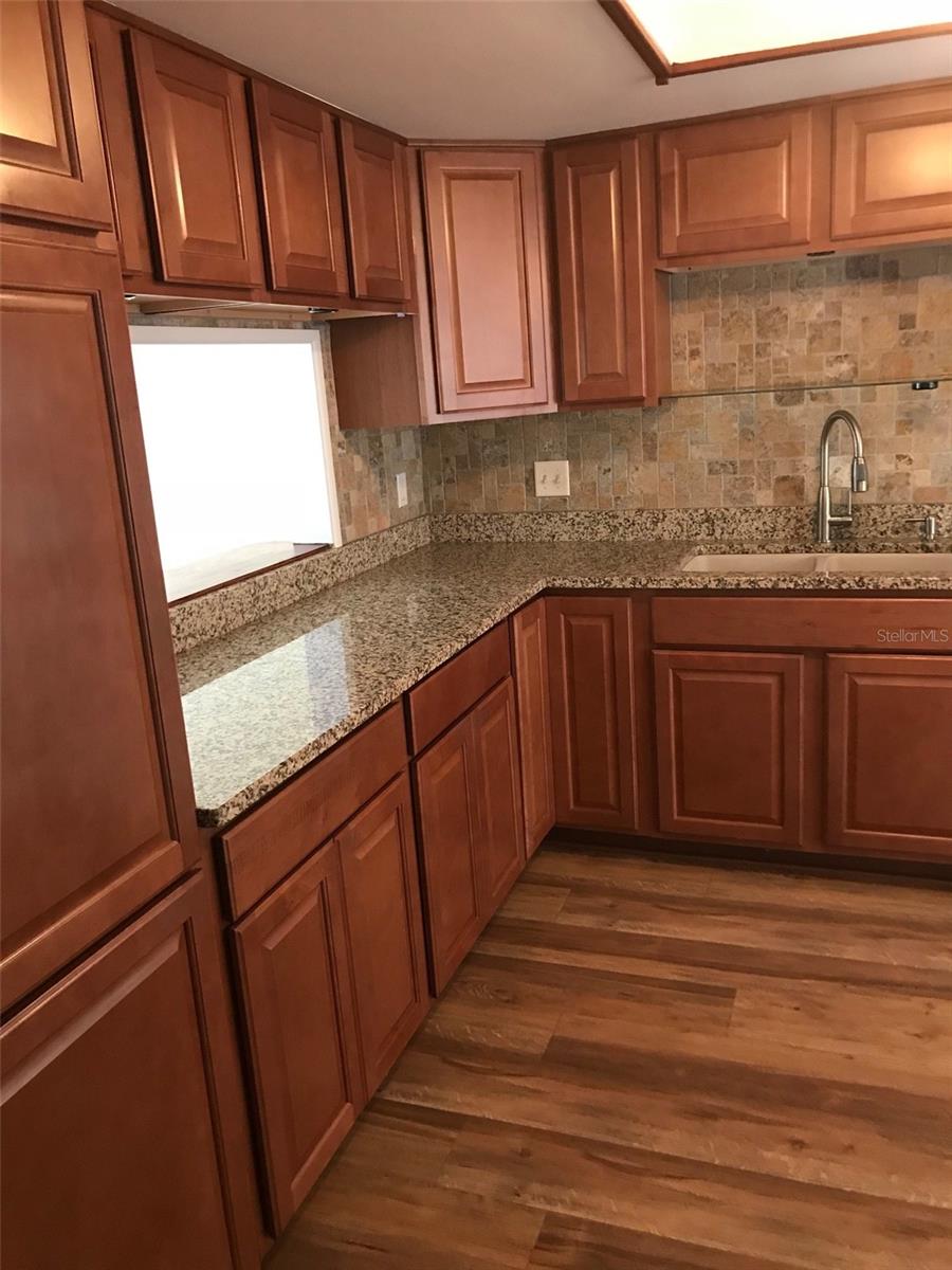 Image 4 of 14 For 1539 Carolwood Boulevard