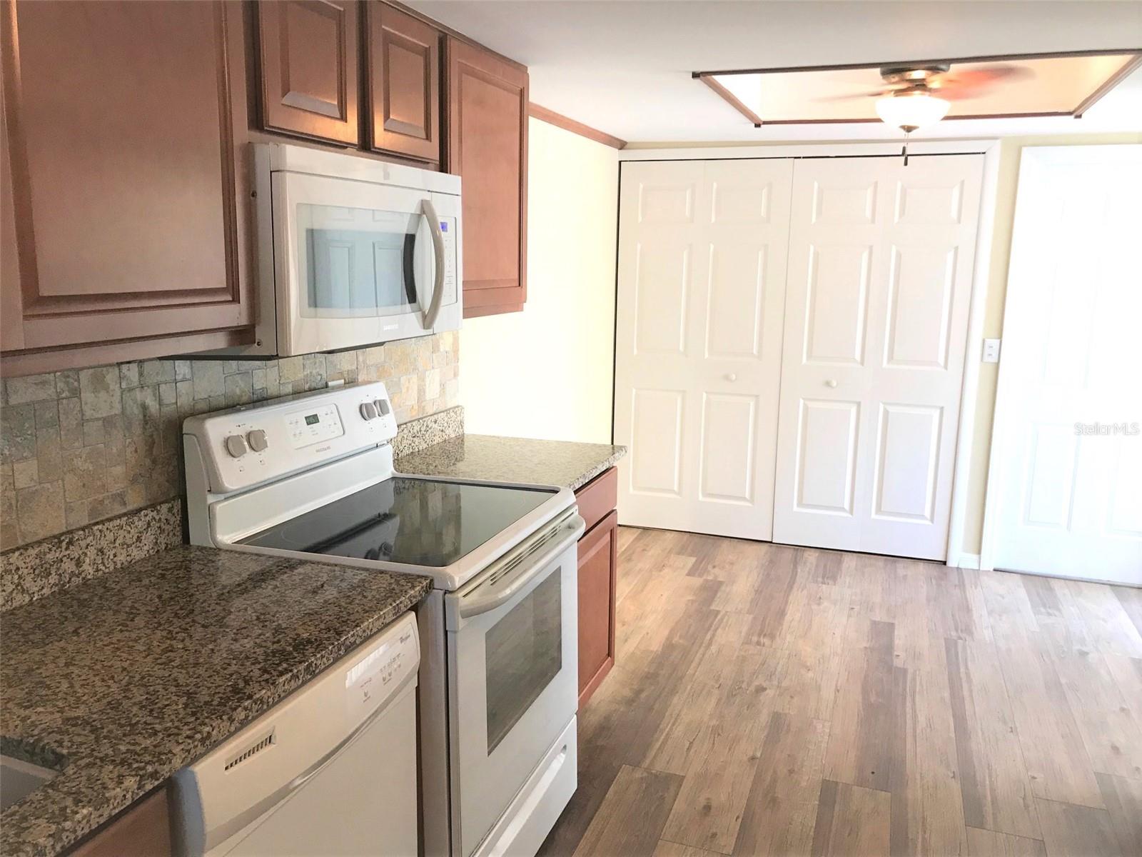 Image 5 of 14 For 1539 Carolwood Boulevard