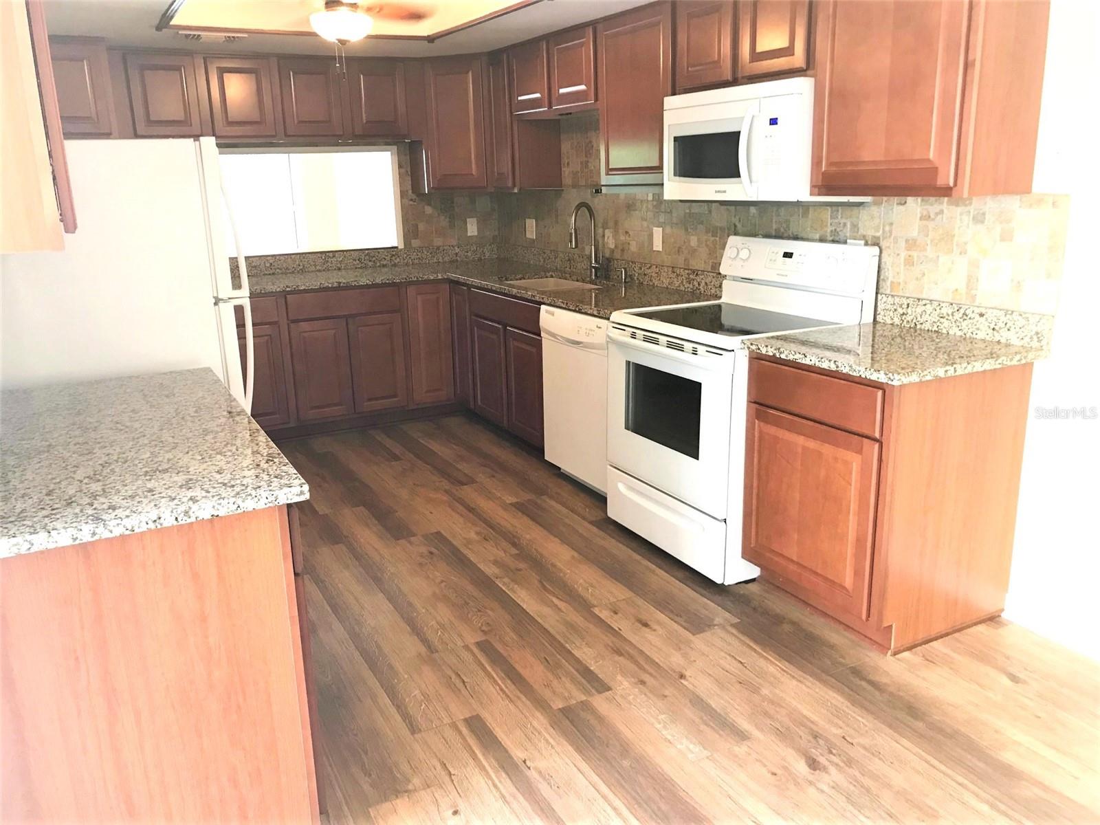 Image 6 of 14 For 1539 Carolwood Boulevard