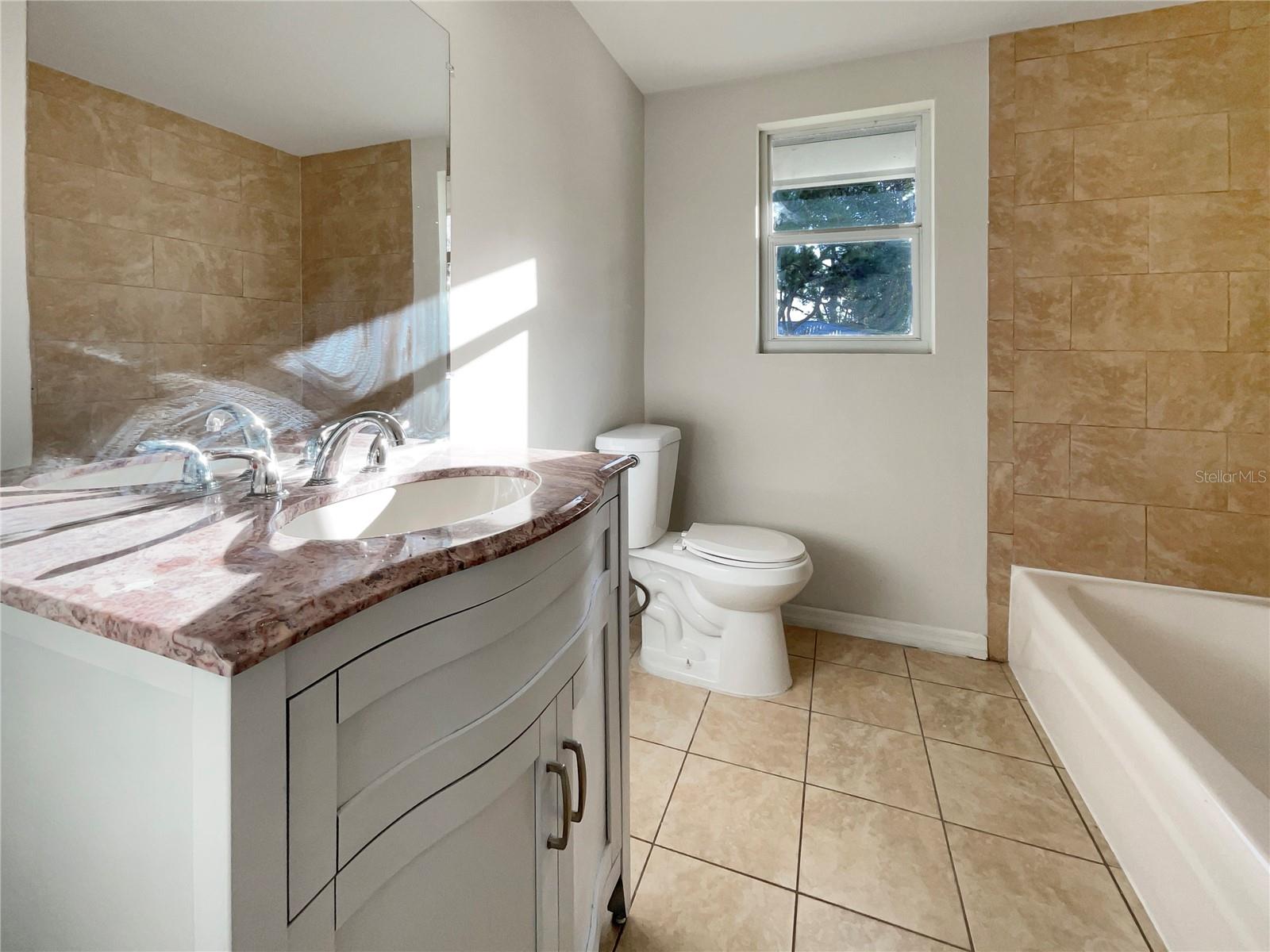 Listing photo id 12 for 2132 Mcintosh Road