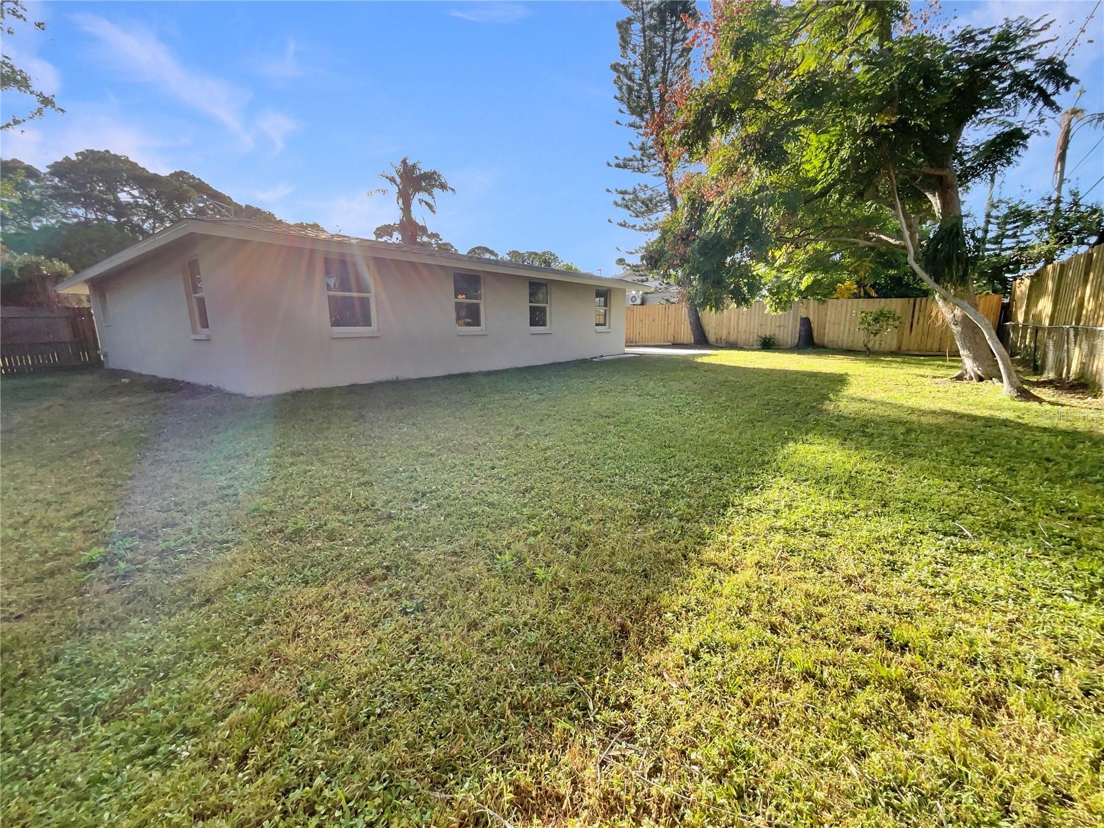 Listing photo id 21 for 2132 Mcintosh Road