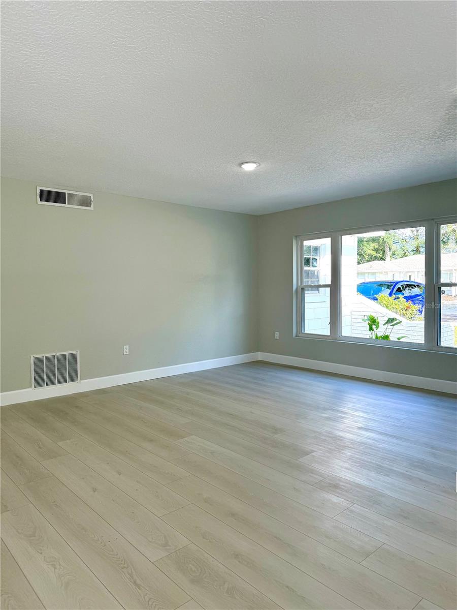 Image 9 of 44 For 630 Peachwood Drive