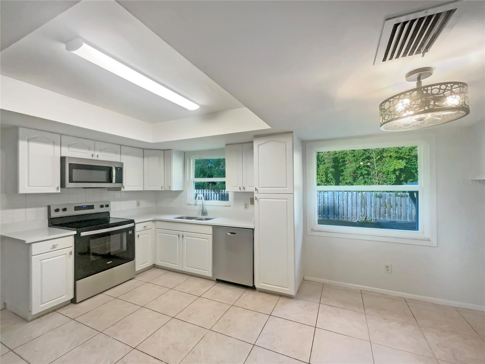 Listing photo id 8 for 1911 Rambling Lane