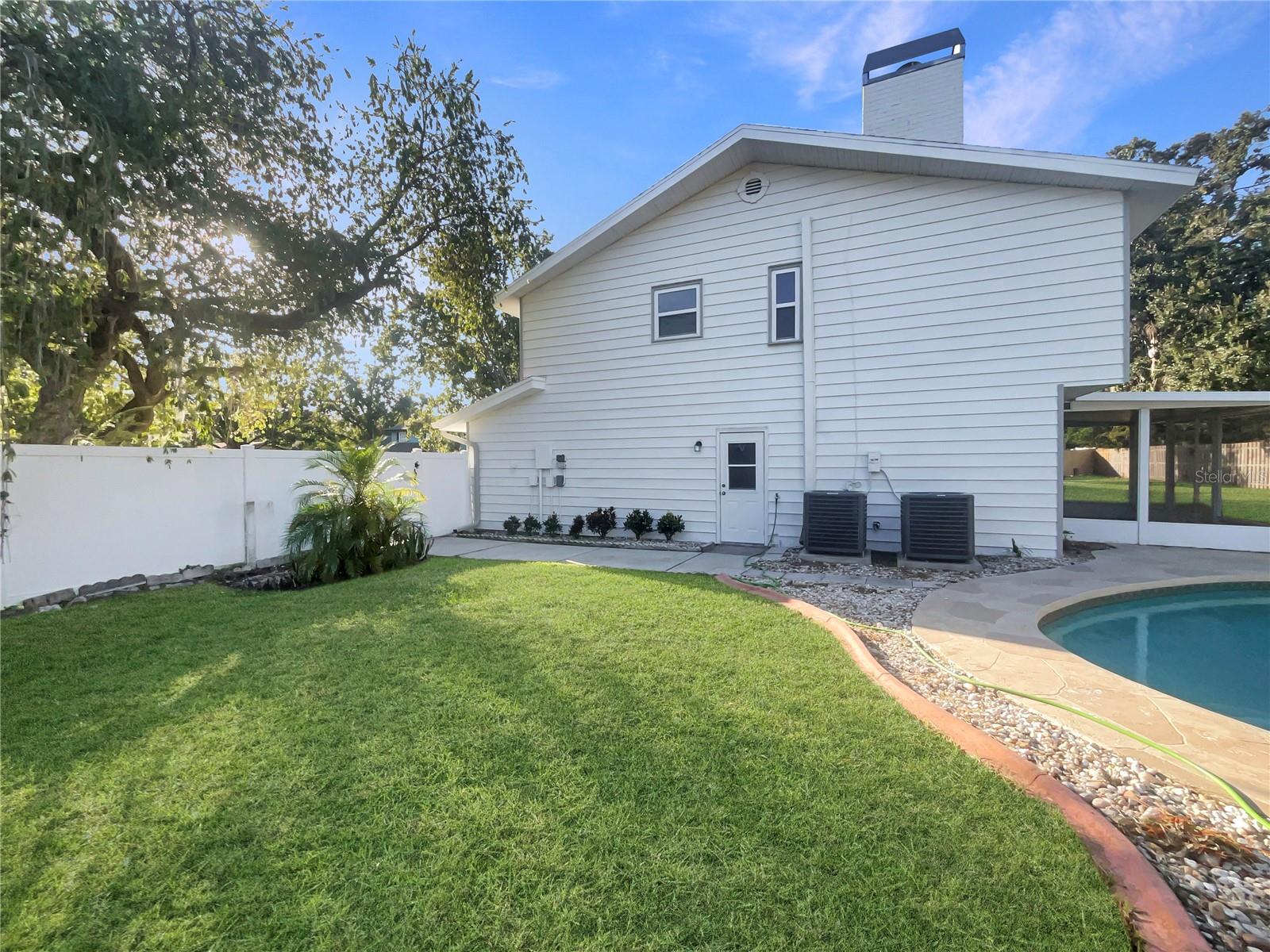 Listing photo id 25 for 1911 Rambling Lane