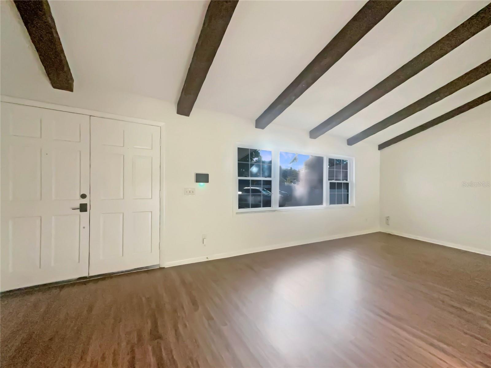 Listing photo id 3 for 1911 Rambling Lane