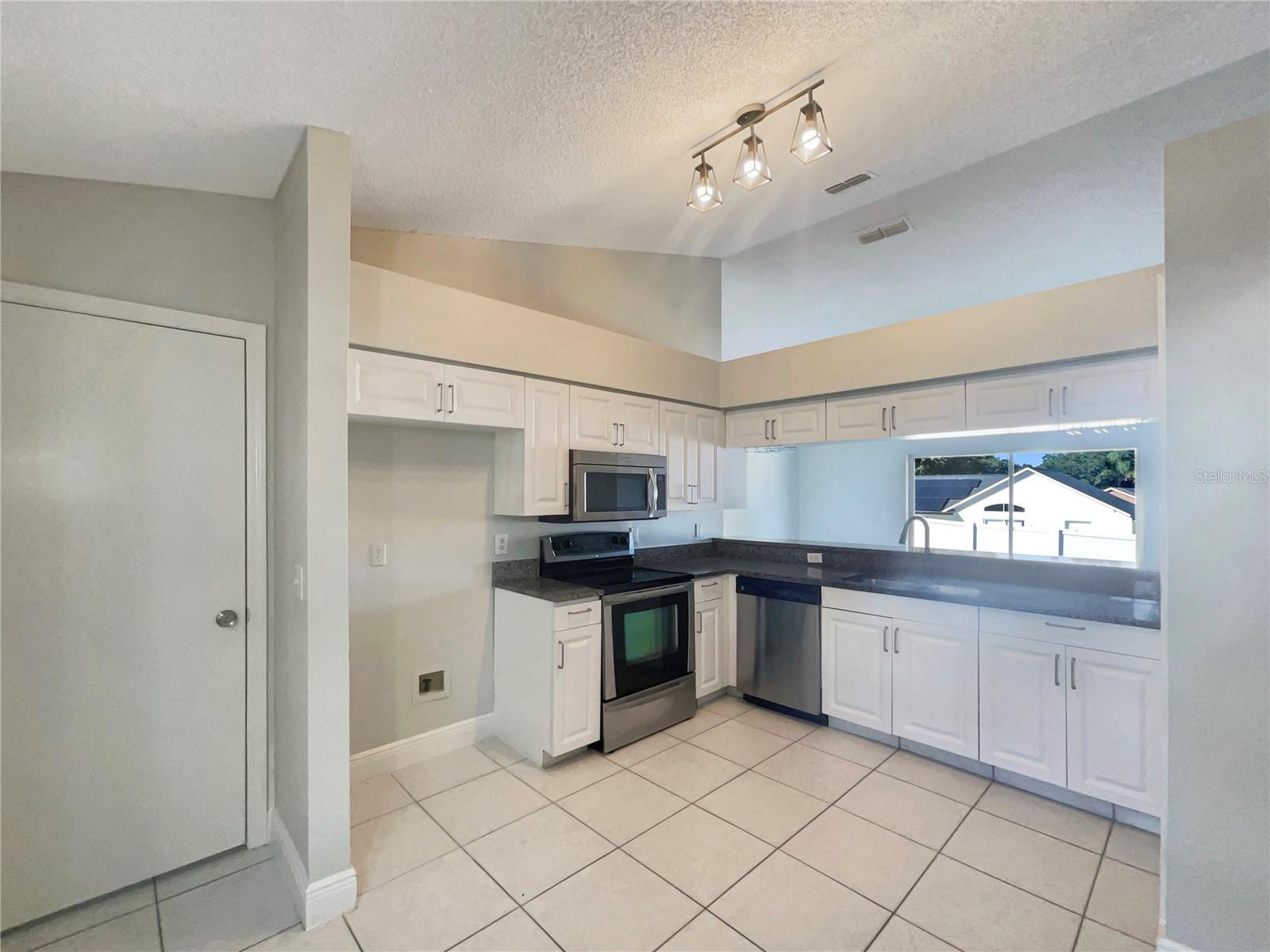 Listing photo id 10 for 446 Nevada Loop Road