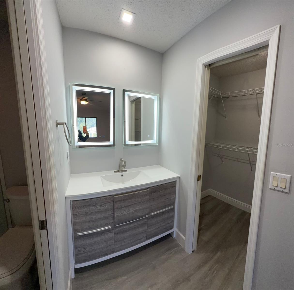 Image 12 of 16 For 609 Gallery Drive B204