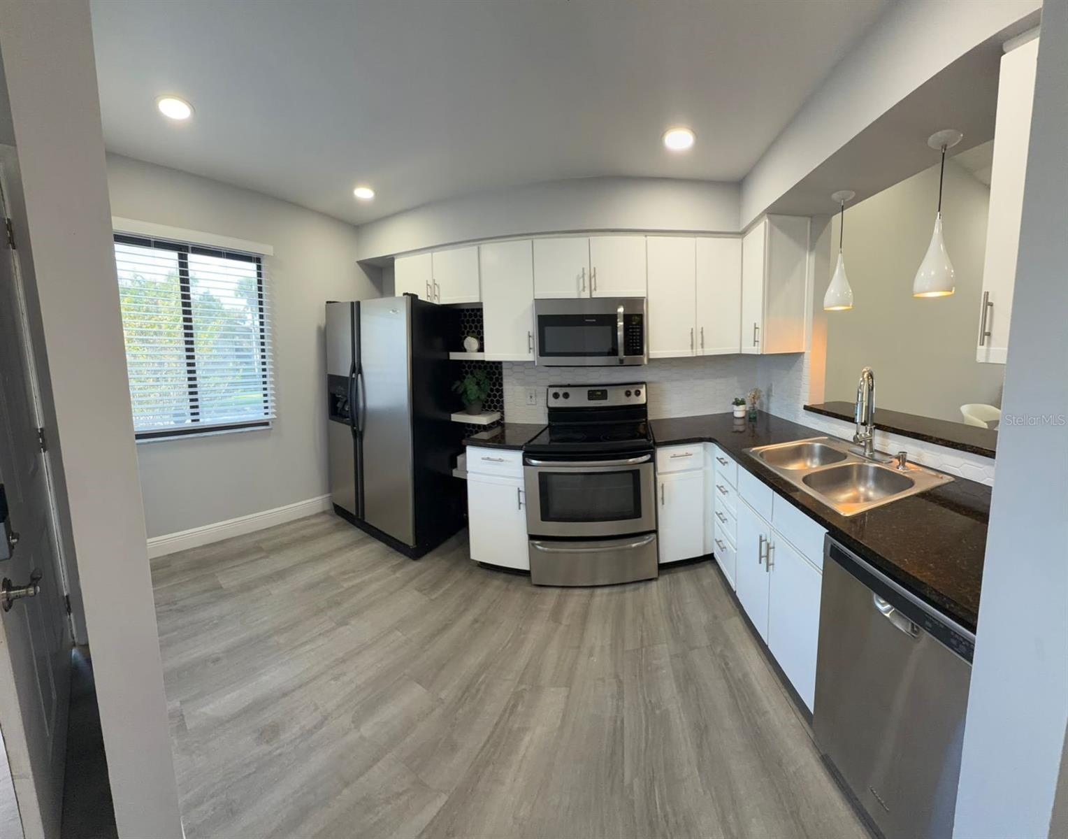 Image 2 of 16 For 609 Gallery Drive B204