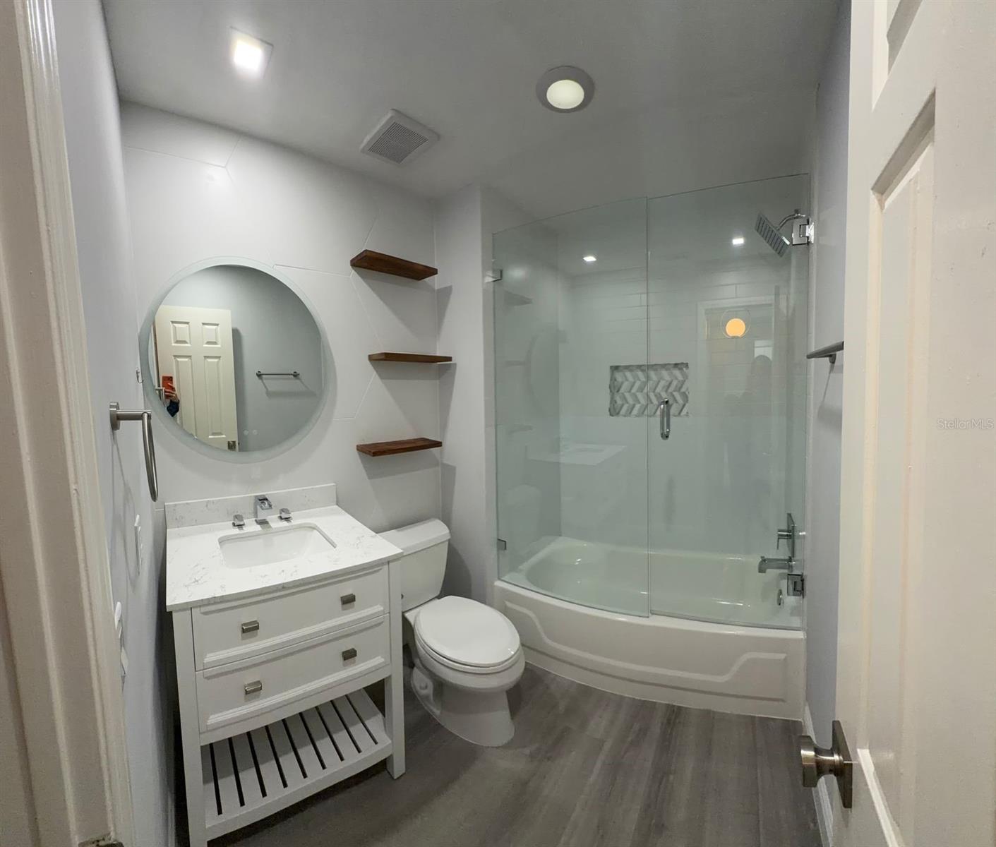 Image 8 of 16 For 609 Gallery Drive B204