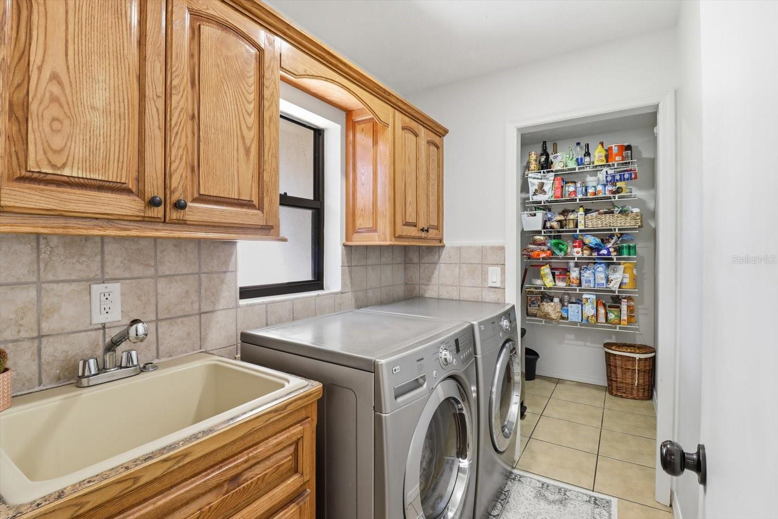 Image 12 of 49 For 807 Hollywood Circle