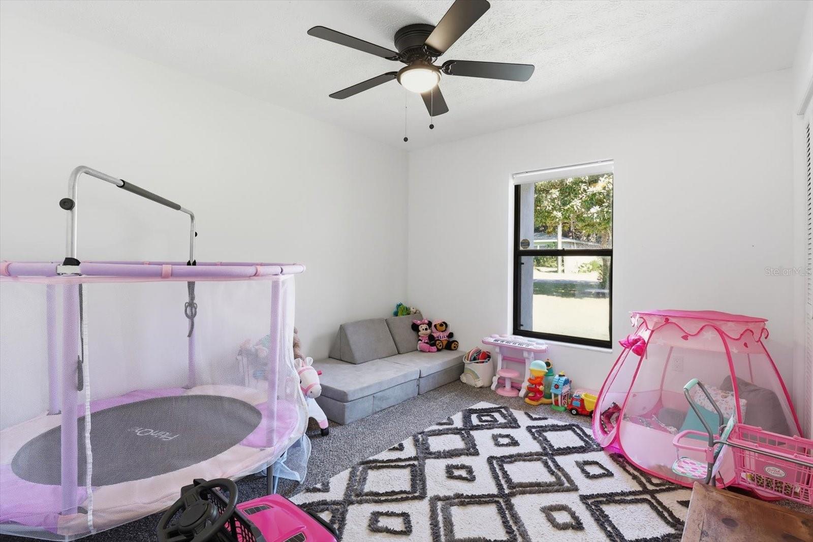 Image 15 of 49 For 807 Hollywood Circle