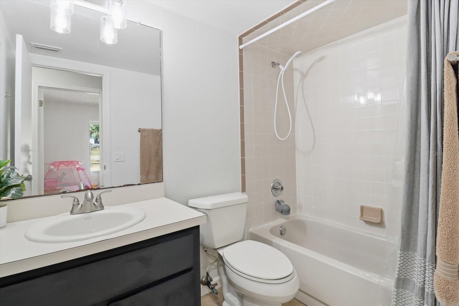 Image 17 of 49 For 807 Hollywood Circle