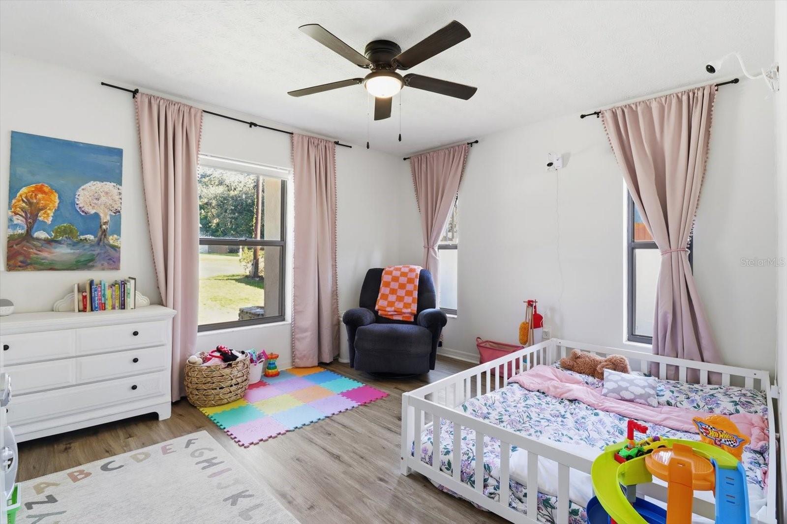 Image 18 of 49 For 807 Hollywood Circle