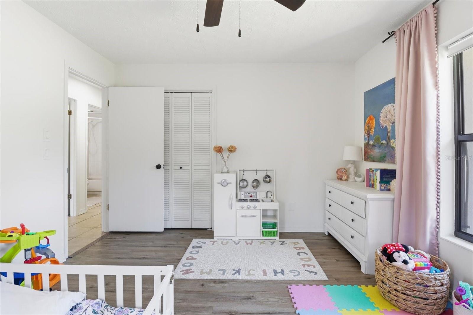 Image 19 of 49 For 807 Hollywood Circle